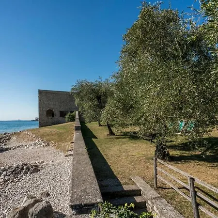 Uliveto - In Olive Grove Directly On The Apartamento Gargnano